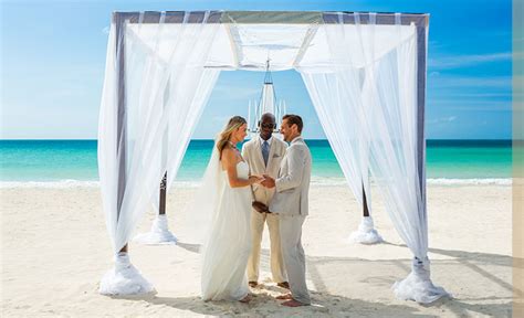 all inclusive beach elopement packages.